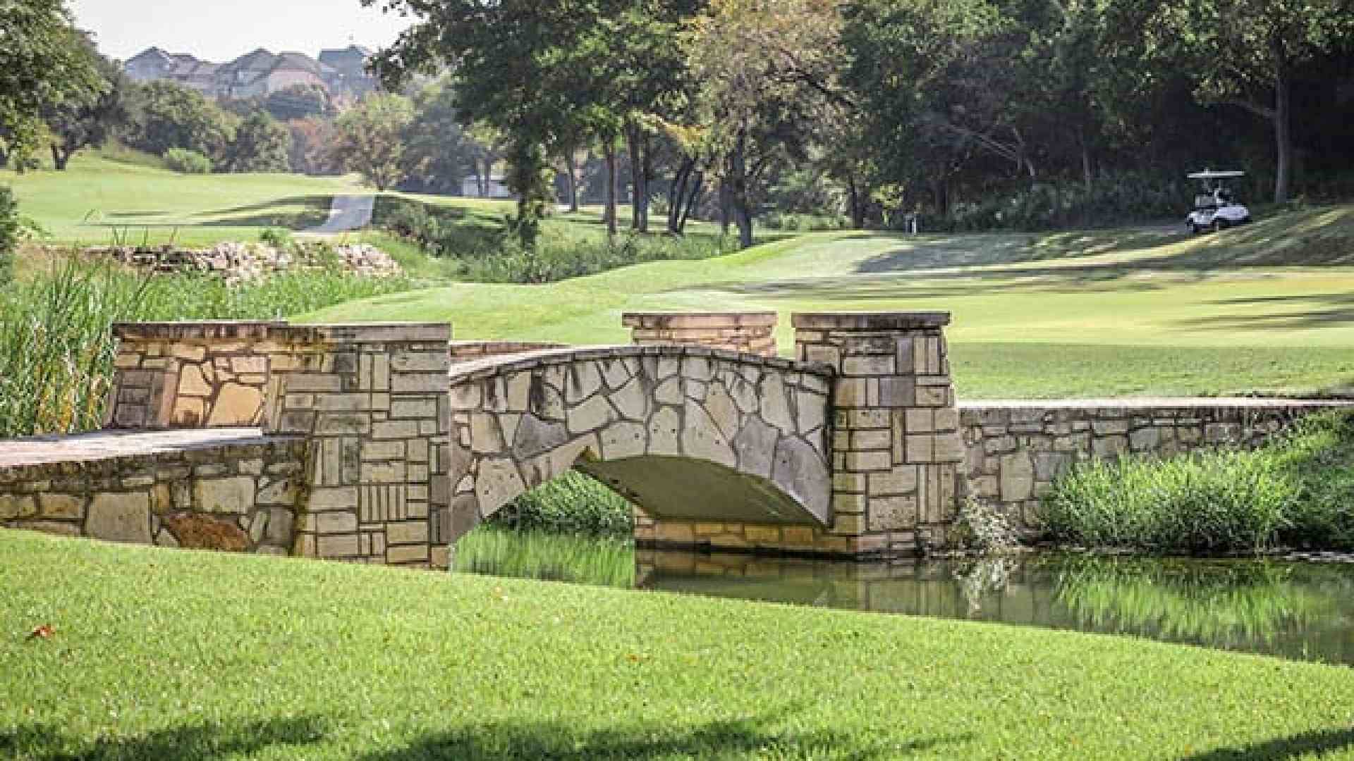 picture of pond and bridge in Leander Texas