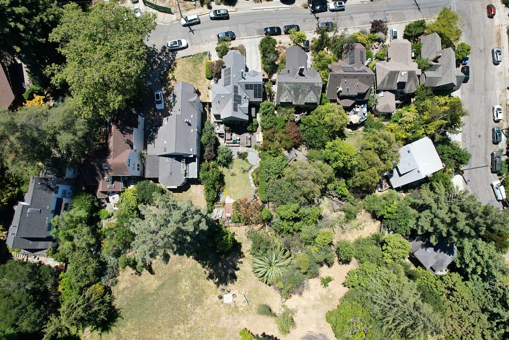 drone view of home with solar panels
